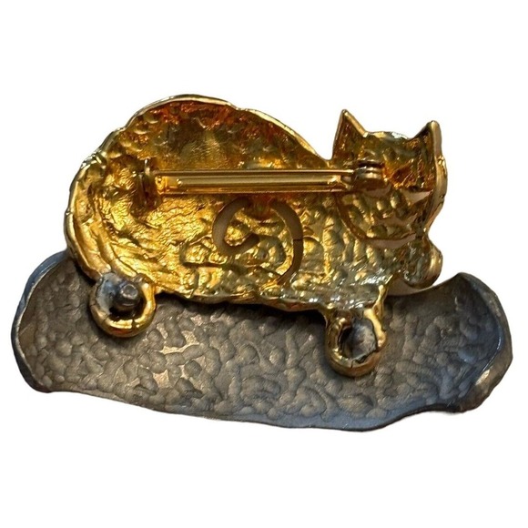 Pewter & Goldtone Cat Sleeping in Bed Brooch Pin Vintage Unsigned Jewelry - Picture 2 of 7